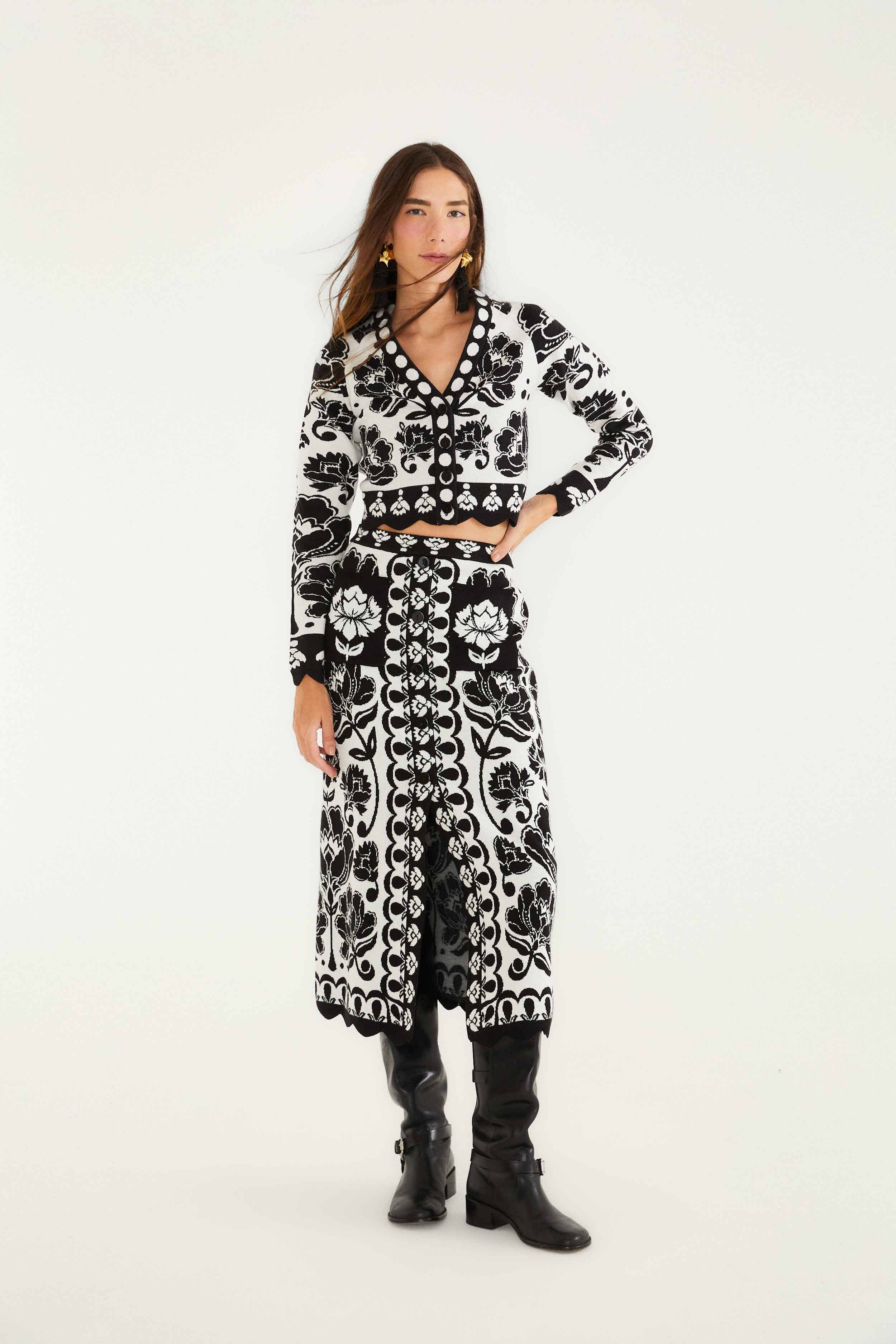 Black & White Floral Arabesque Knit Top - Image 3