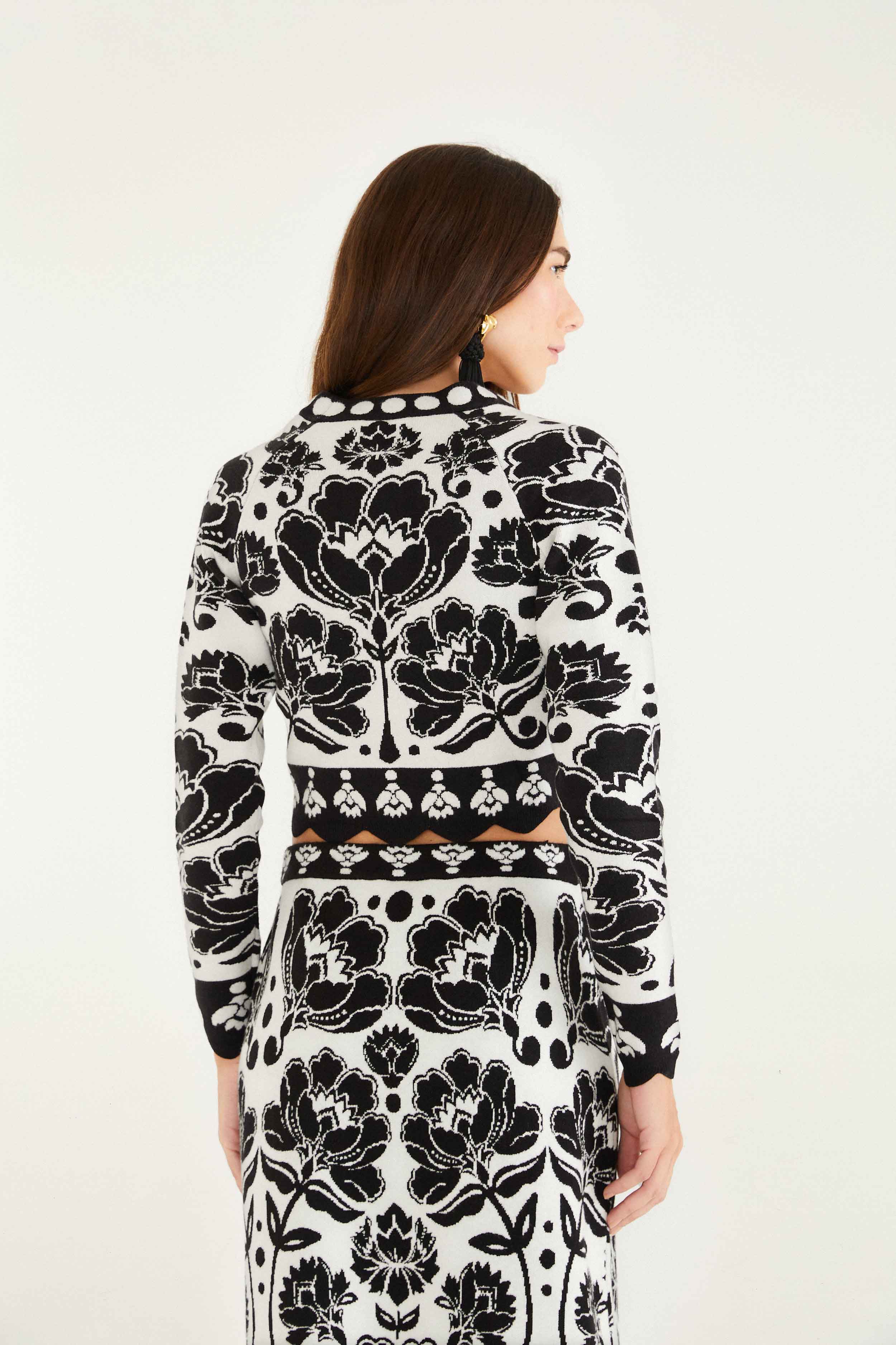 Black & White Floral Arabesque Knit Top - Image 4