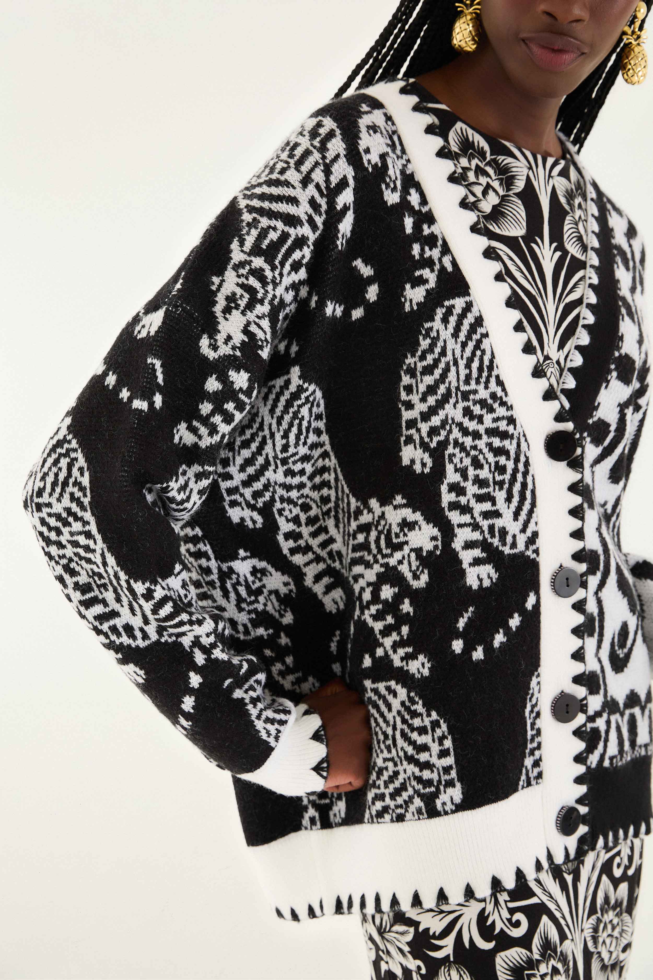 Black & White Mixed Striped Tigers Buttoned Knit Cardigan - Image 3